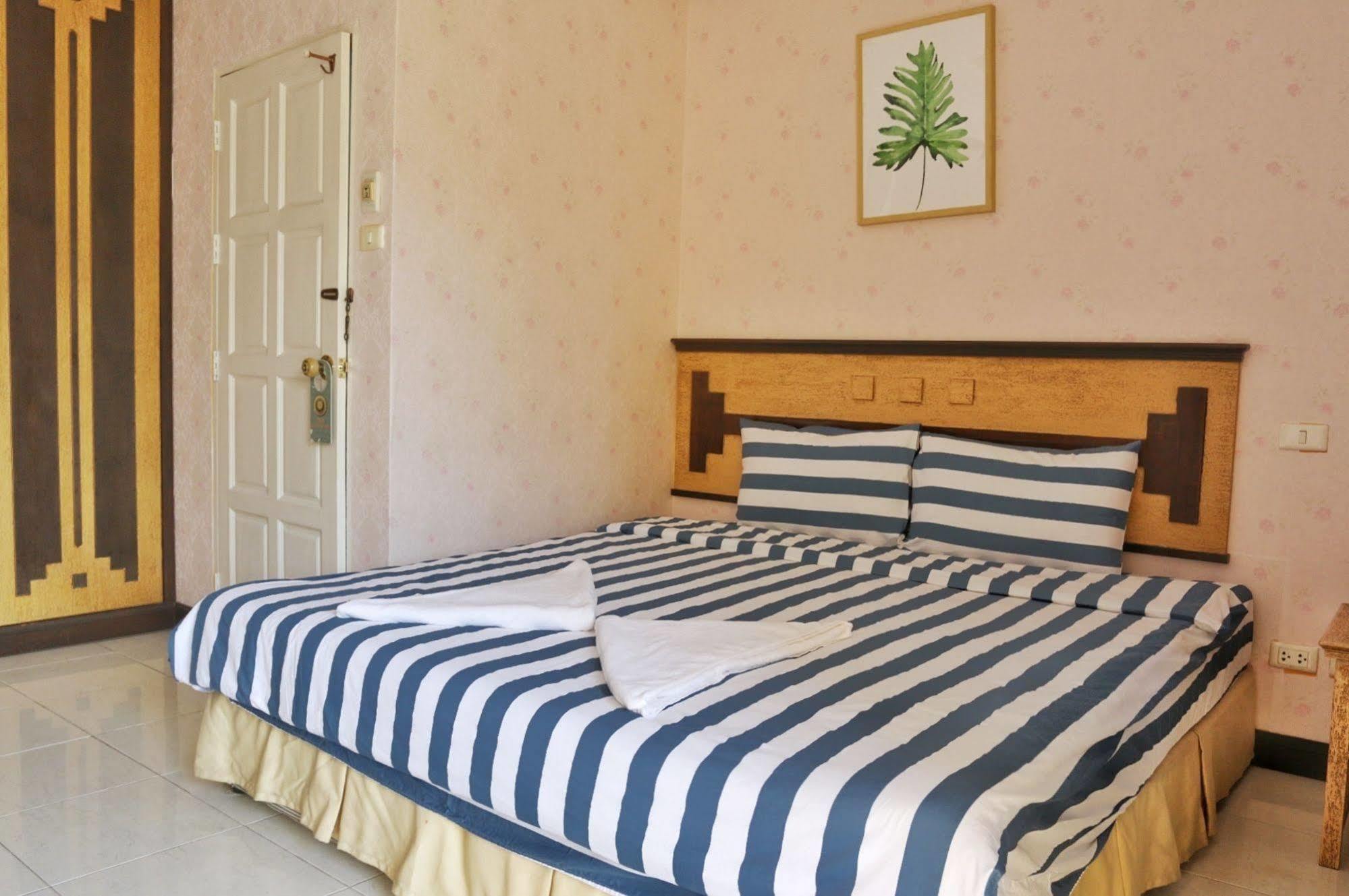 The Galiness International Backpacker Hostel Phuket パトン エクステリア 写真